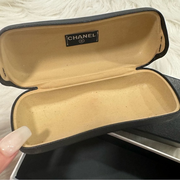 Chanel sunglasses with box and case - Picture 8 of 8